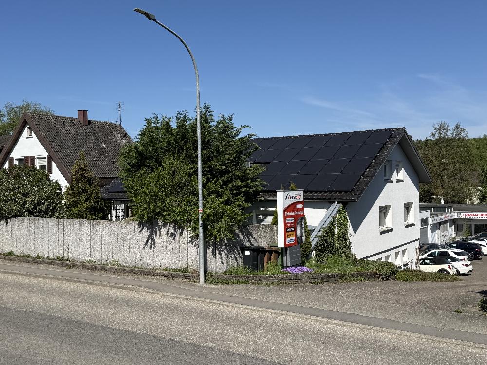 Massives 1 bis 2 Fam.-Haus mit Ausbaufläche, Garten, großem Keller, Vollwärmeschutz, PV-Anlage 20 kWp